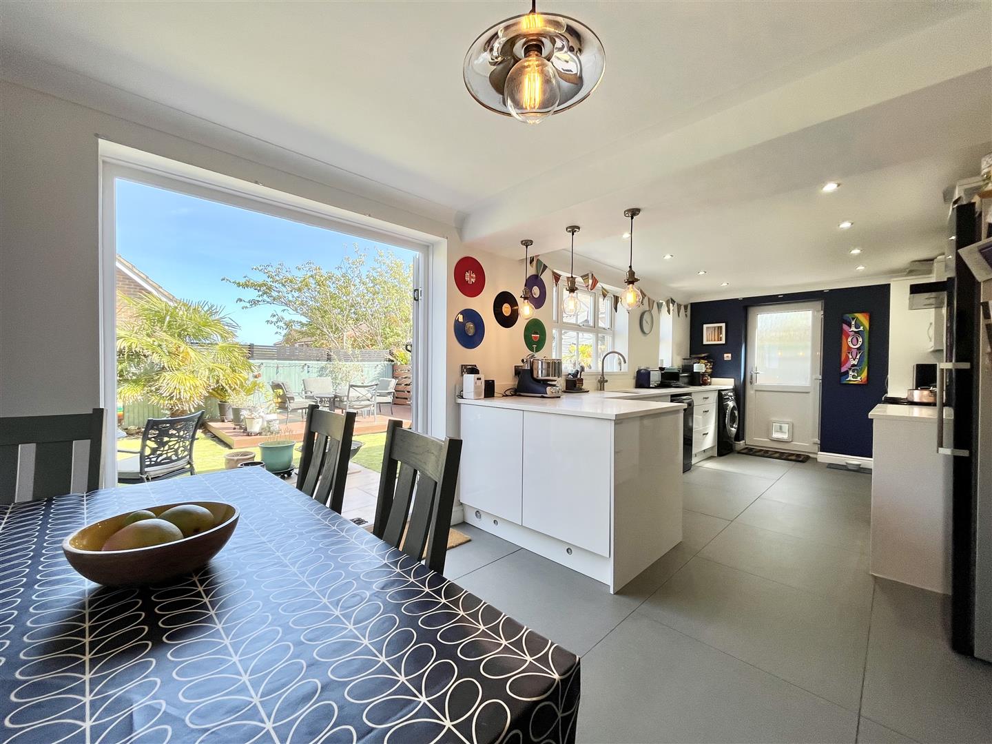5 bed property in Oliver Close, Hastings